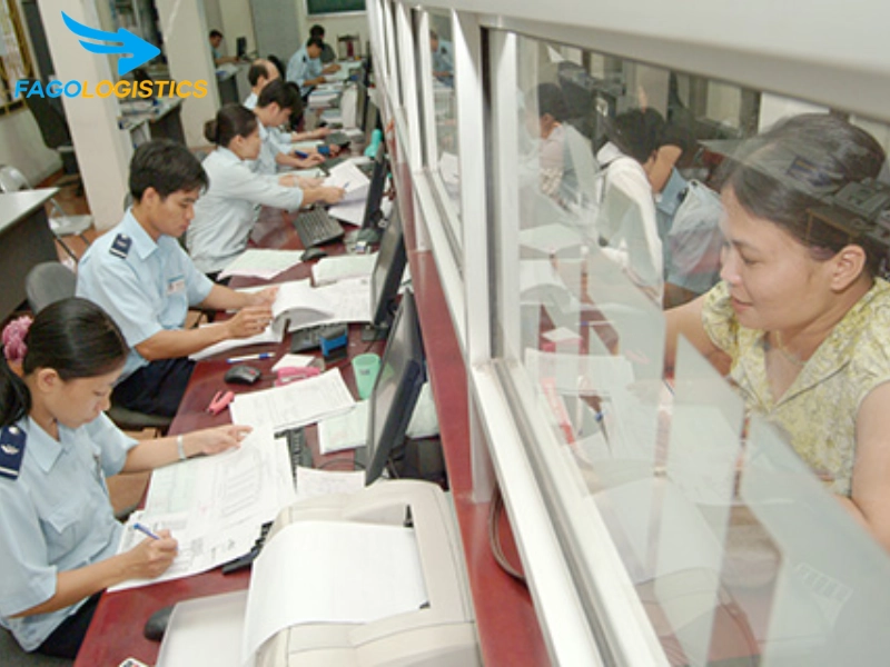 Thủ tục hải quan nhập khẩu standee cuốn quảng cáo nhôm