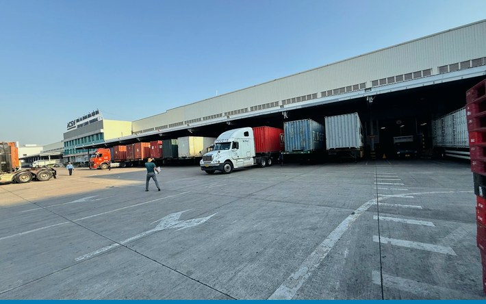 Ảnh minh họa: Máy bay và hoạt động vận chuyển hàng không