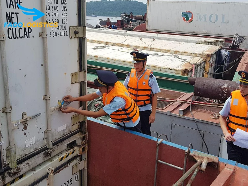 Thủ tục nhập khẩu quần bảo hộ mặc trong váy