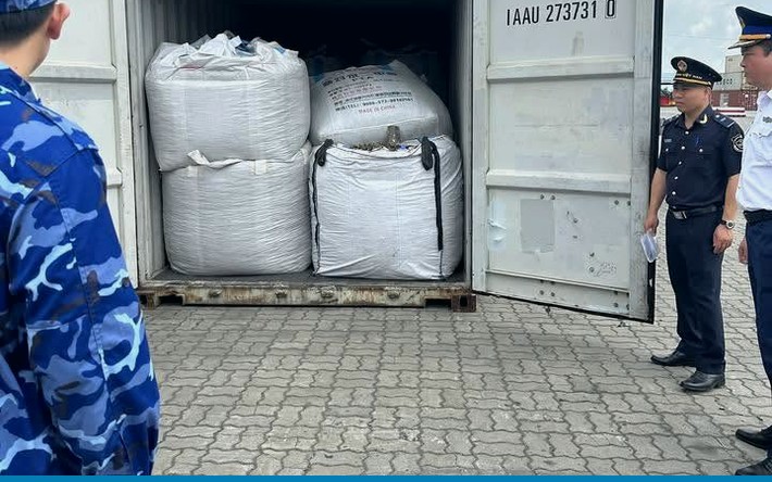 Ảnh minh họa: Bốc dỡ container tại cảng