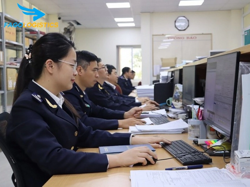 Thủ tục hải quan nhập khẩu móc treo hợp kim nhôm (phụ kiện rời dùng cho bóng đèn LED) 