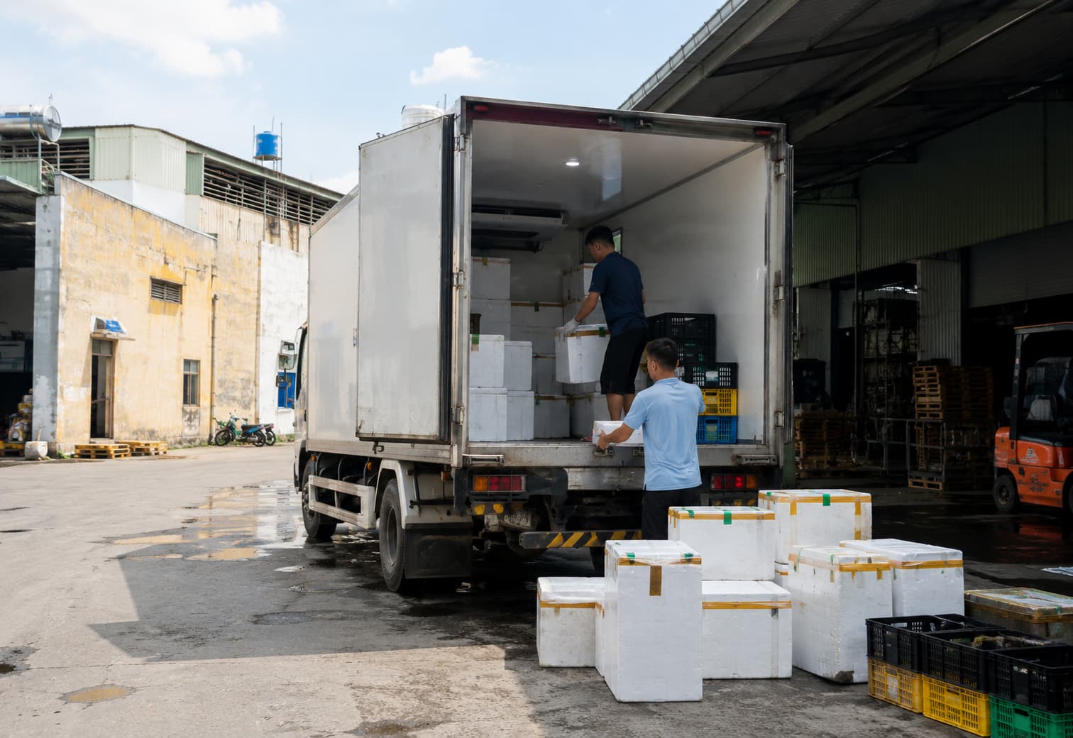 Xe lạnh vận chuyển hàng đông lạnh Bắc Nam