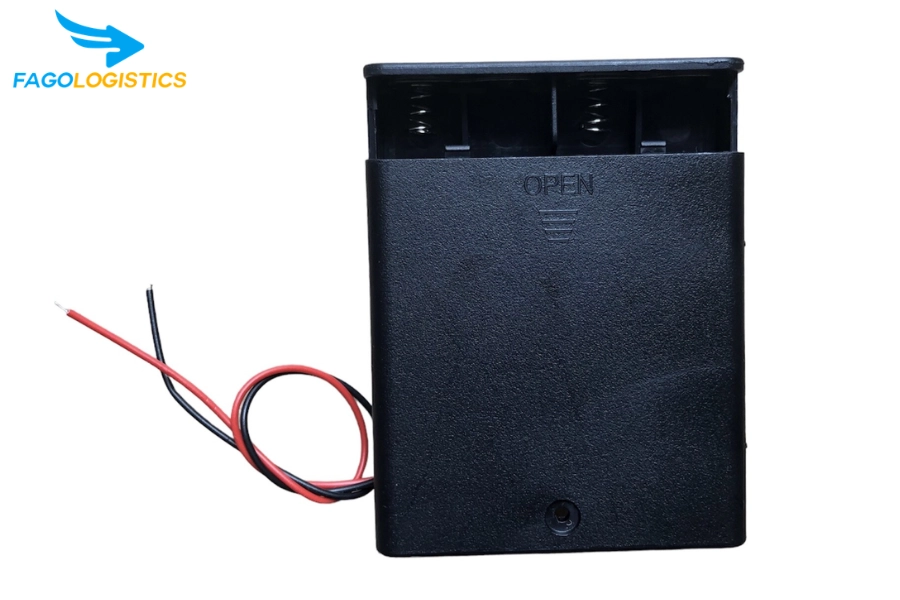 Thủ tục nhập khẩu hộp đựng pin có đầu nối tiếp điểm điện (HS 85369094)