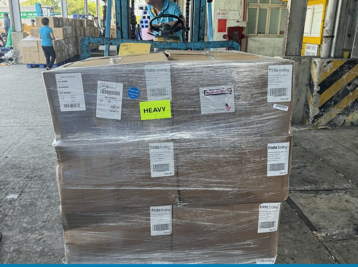 Kho và xe nâng Fago bốc xếp hàng sau thông quan
