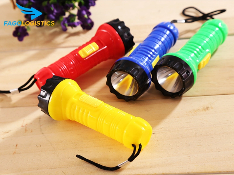 Thủ tục nhập khẩu phụ tùng vỏ đèn pin bằng nhựa