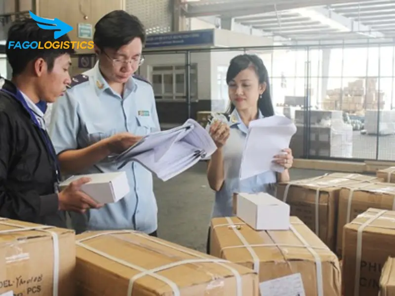 Các rủi ro và giải pháp tối ưu trong nhập khẩu máy quẹt keo
