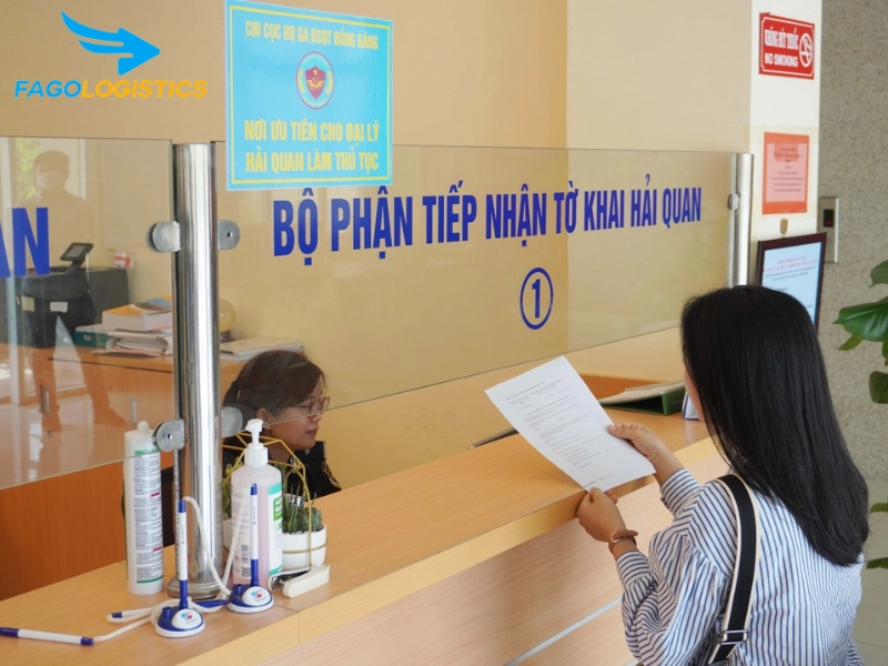 thủ tục nhập khẩu máy vặn vít cầm tay hoạt động bằng khí nén dạng quay