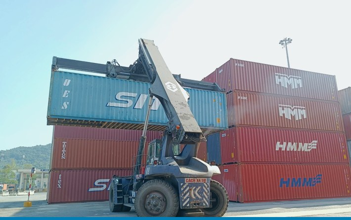 Ảnh minh họa: Container phục vụ vận chuyển hàng nguyên lô FCL