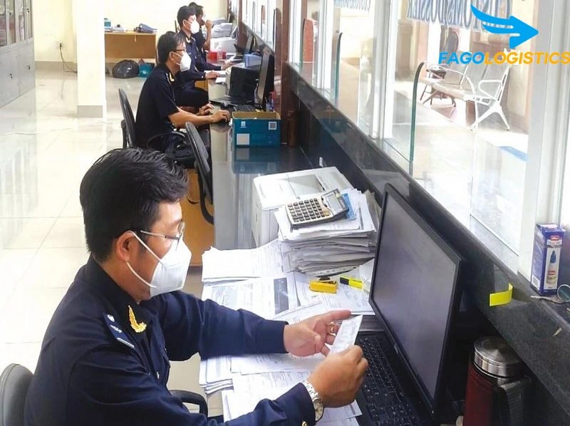 nhâp khẩu Máy biến điện trung tần