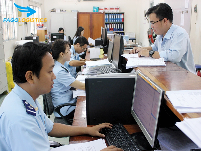 Thủ tục nhập khẩu kẹp lò xo bằng nhựa 