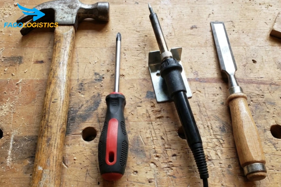 Thủ Tục Nhập Khẩu Dụng Cụ Cầm Tay (Búa, Tuốc Nơ Vít, Đèn Hàn & Đục Gỗ)