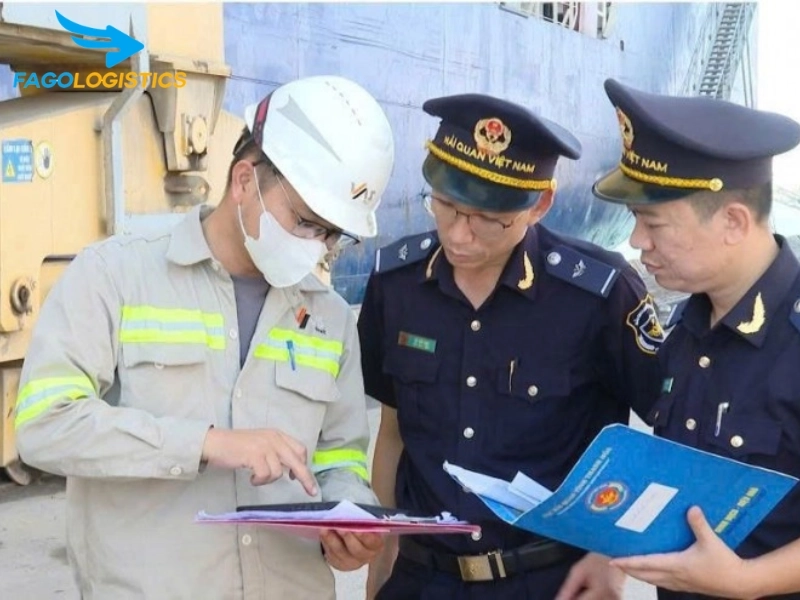 Thủ tục nhập khẩu khay đựng pin có tiếp điểm