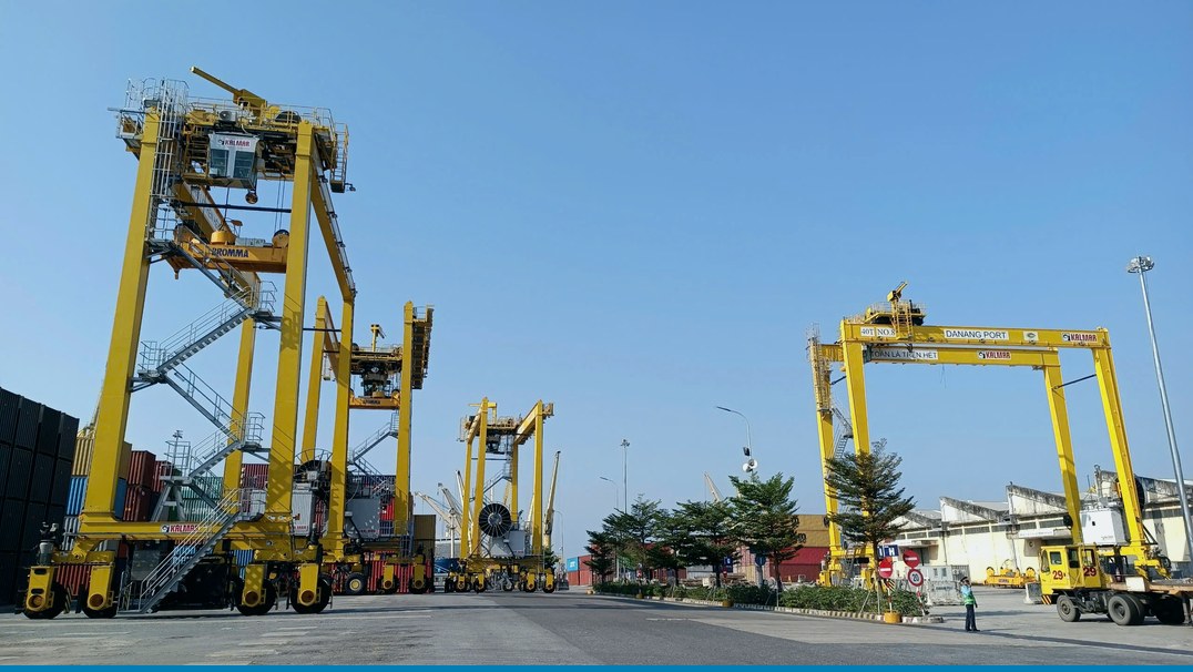 Ảnh minh họa: Cảng biển và bãi container