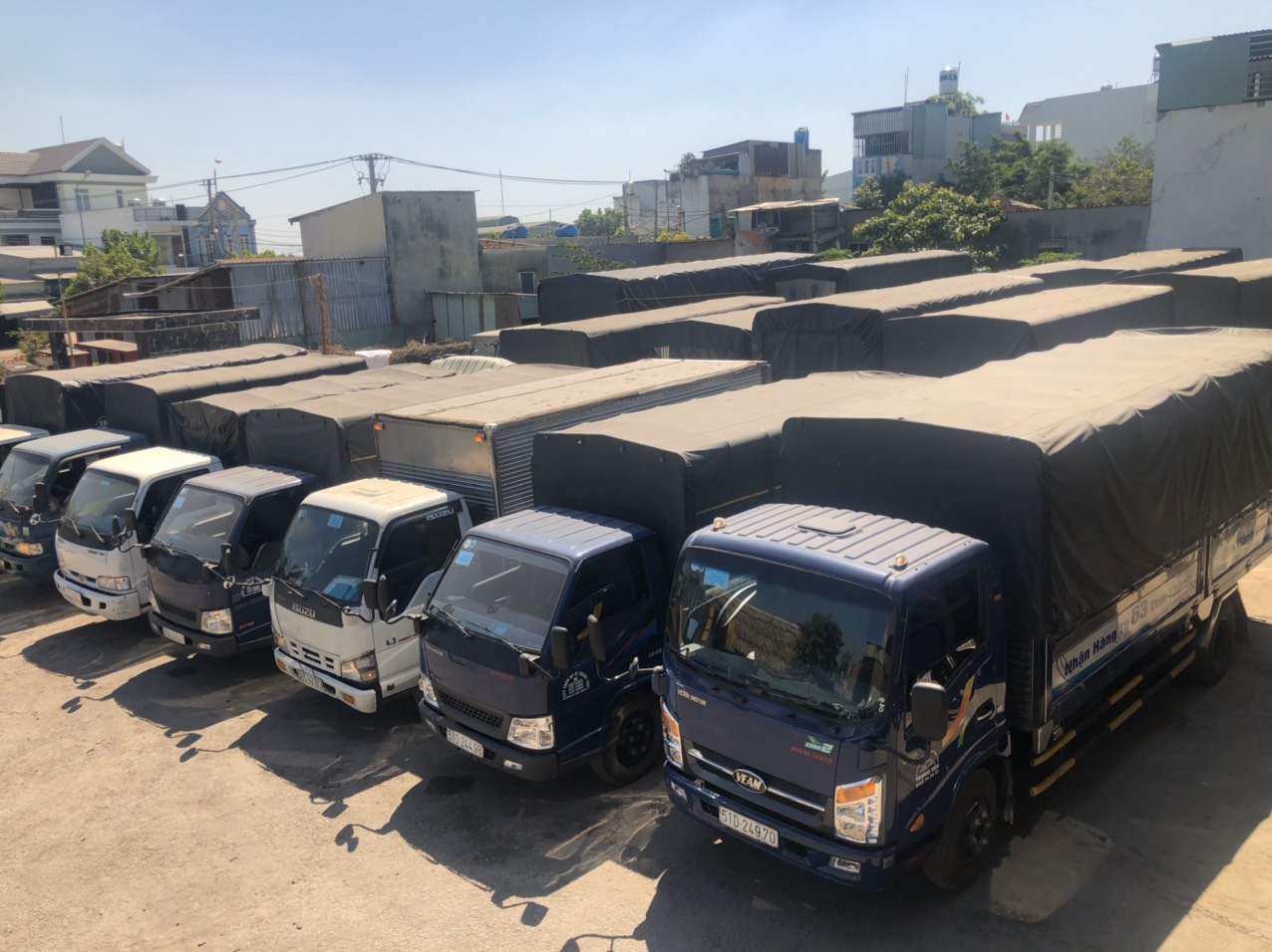 Đội xe vận chuyển hàng hóa Bắc Nam chạy hàng ngày