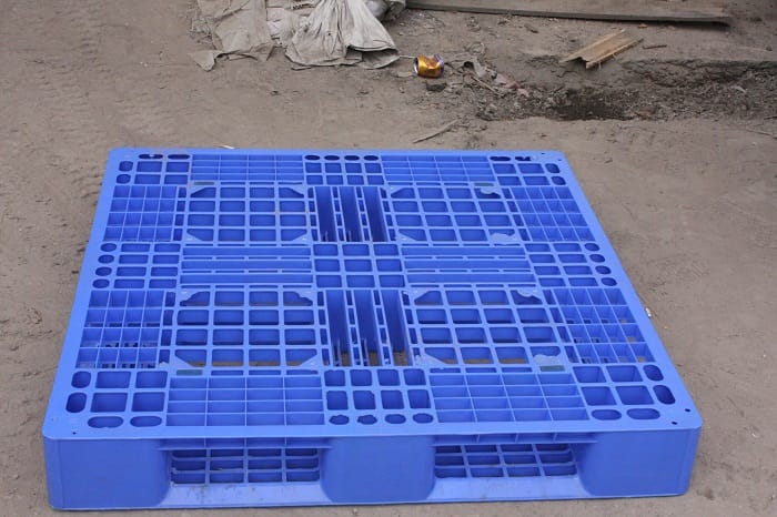 Nên hay không việc sử dụng pallet nhựa xanh 4 64 pallet nhua