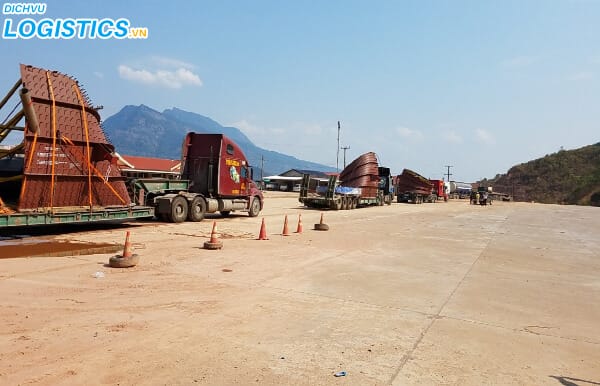Dịch vụ vận tải container chuyên nghiệp uy tín 4 Bãi đậu xe chuyên chở hàng hóa như: xe đầu kéo, xe tải,....
