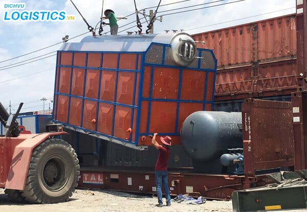 Những lưu khi lựa chọn dịch vụ vận chuyển đáng tin cậy 3 Bốc xếp hàng hóa container