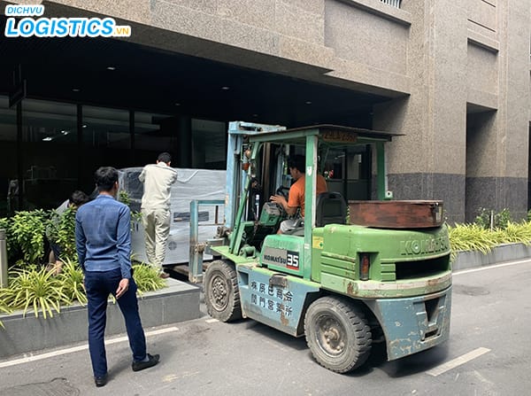 Lợi ích khi sử dụng dịch vụ thuê xe nâng hàng 2 Cho thuê xe nang người tự hành.
