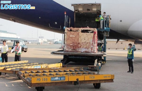 Giá cước vận chuyển hàng không có rẻ không? 2 Ưu điểm của vận chuyển hàng không