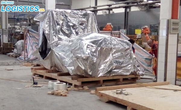 Hướng dẫn cách đóng pallet thùng gỗ đơn giản hiệu quả, nhanh chóng 2 Đóng gói hàng hóa tại kho hàng