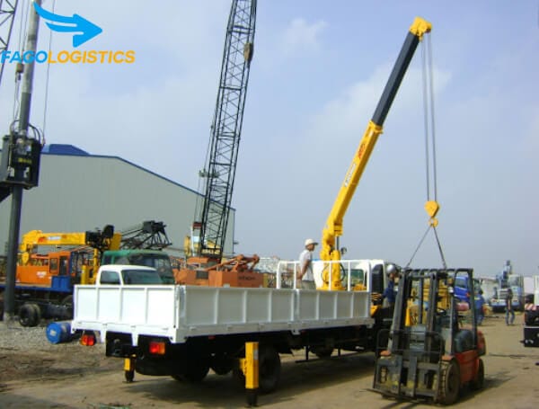 Dịch vụ nâng hạ tải hàng hóa chuyên nghiệp 6 Dịch vụ nâng hạ bằng xe cẩu