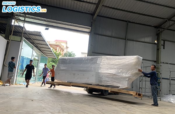 Dịch vụ đóng gói hàng hóa của dichvulogistics 2 Đóng gói hàng trong kho
