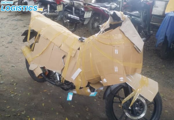 Dịch vụ vận chuyển xe máy ra Phú Quốc 2 Đóng hàng xe máy gửi đi Phú Quốc