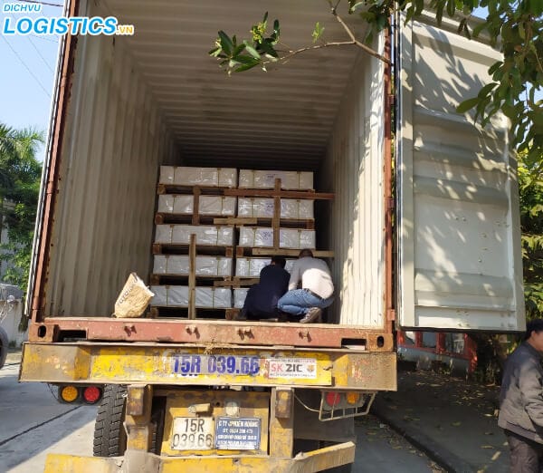 Dịch vụ cho thuê xe tải chở hàng Hải Phòng 2 Bốc hàng lên xe tải