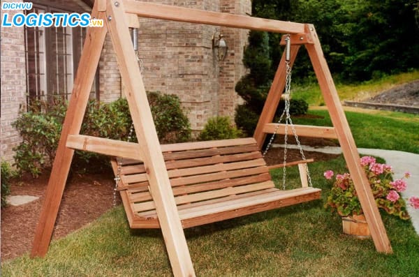 Gỗ pallet trang trí là gì? Ứng dụng của gỗ pallet trang trí trong sản xuất 4 Pallet gỗ trong là chơi xích đu