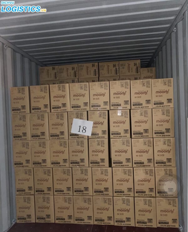 Dịch vụ vận chuyển bỉm sữa từ Nhật về Việt Nam 2 Hàng bỉm được vận chuyển bằng xe tải chuyên nghiệp