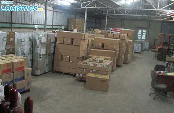 Dịch vụ chuyển hàng nhanh Hà Nội Sài Gòn 2 Hàng hóa được lưu trữ trong kho