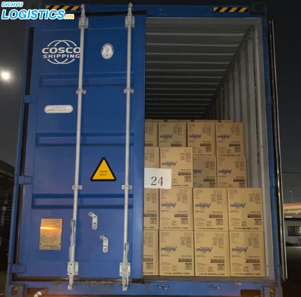 Dịch vụ đóng hàng container và gia cố container 4 Kiểm tra cửa thùng container trước khi vận chuyển