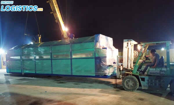 Dịch vụ nâng hạ hàng hóa tại bến cảng 3 Nâng hàng hóa khối lượng lớn, cồng kềnh