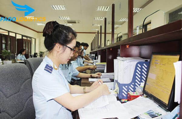 Dịch vụ thủ tục hải quan thông quan hàng hóa 2 Làm thủ tục xuất nhập khẩu hàng hóa