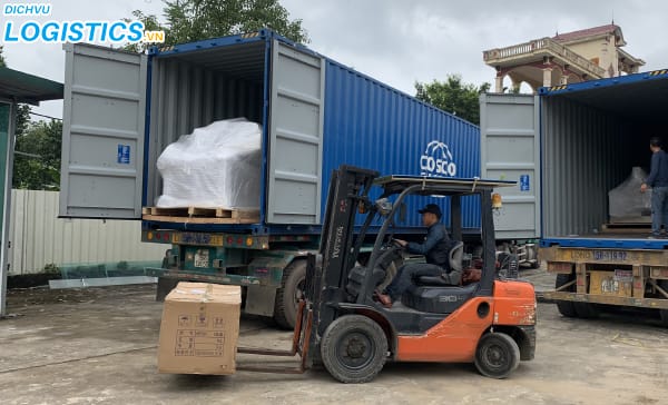 Dịch vụ cho thuê xe nâng bốc hàng 2 Cho thuê xe nâng hàng hóa lên xe tải