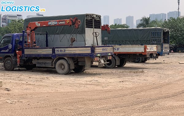 Dịch vụ cho thuê xe ô tô chở hàng 2 Bãi đậu xe ô tô chở hàng của Dichvulogistics